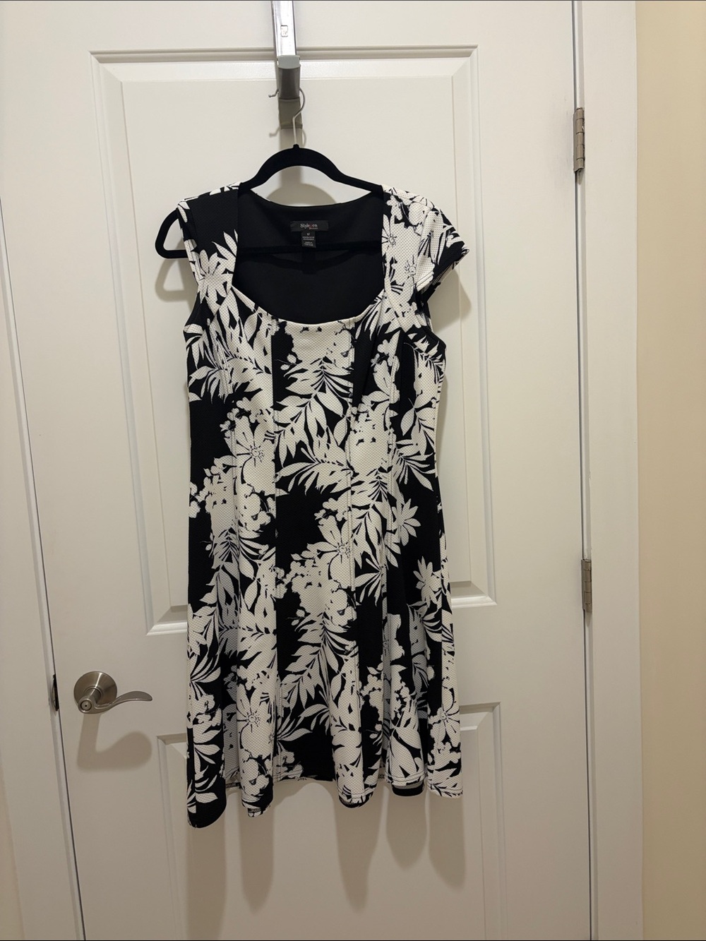 Style & Co. Black and White Floral Scoop Neck Midi Dress